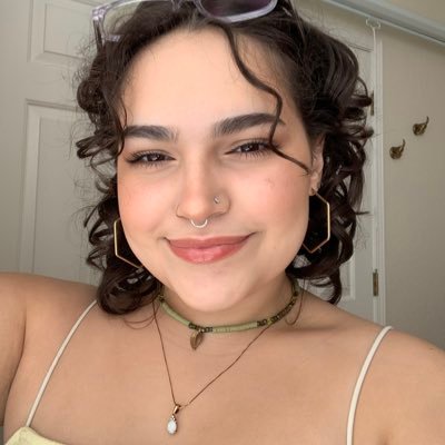 yamillete_'s profile picture. 24 | 🇵🇷 | she/her | 🩷💜💙