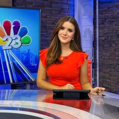 Bilingual news reporter for @cbs4rgv & @kveotv23