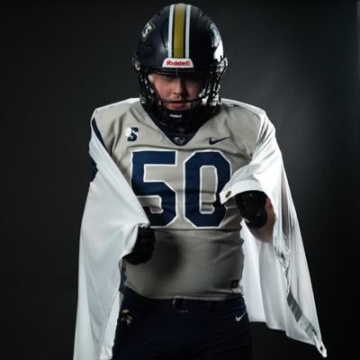 Offensive Tackle @CSUFB #BucStrong 🏴‍☠️
