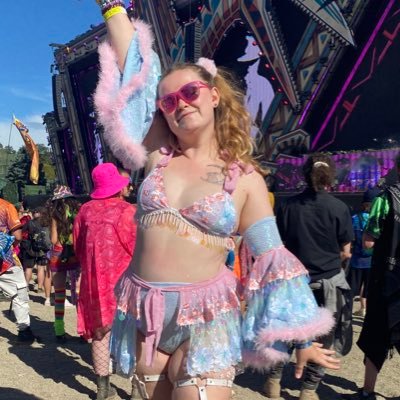 (she/they) if u like bass music u get a little forehead kiss ✨ kinda a diehard Eptic fan ❤🔥