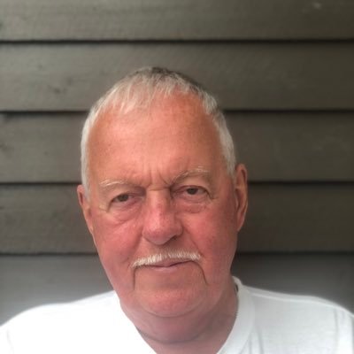 svenakepe's profile picture. Pensionerad företagsled rattar husbil med vovve. #vadfanfårviförpengarna Missbruk m skattemedel=stöld. Konsekvensanalys istf känslosås. Medlem i MED