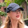 signofthewxlls's profile picture. 19 | she’s (me) got a book for every situation