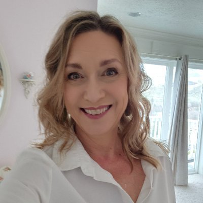 Wife/mother/educator. She/her/D19/ @collegeofidaho Region 1 rep Nat'l Alumni Board 💜💛. 💙🌊 2024! RTs are my business. I block stupidity & ignorance. No DMs🚫