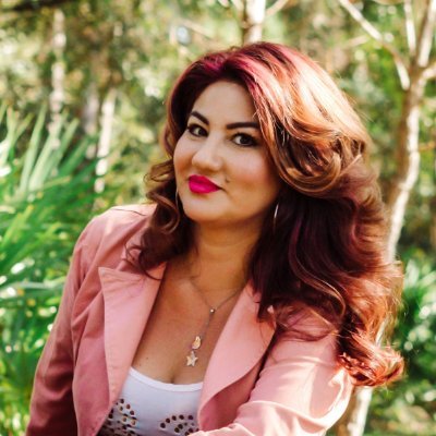Karla Campos is an Entrepreneur Mom, Podcast Host, and Digital Marketing Expert. Karla Empowers Women in Business. 🚀💼🎙️