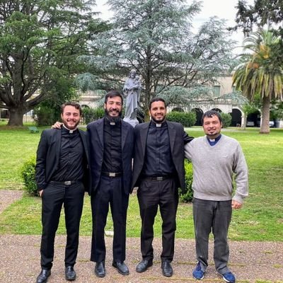 Seminarista de la diócesis de Mar del Plata. Quiero ser un padre y un amigo porque Dios es mi padre y Jesús mi amigo.