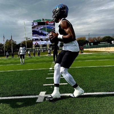 North Crowley QB1 C/O 25 (5’11)(175) Truly blessed by the man above (100m 10.7)