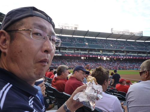 今年50歳です。Key Wordは食と健康、ゴルフ、野球、ファイターズ、マーケティング、読書（池波正太郎、浅田次郎）、龍馬・高杉晋作、散歩・散策。