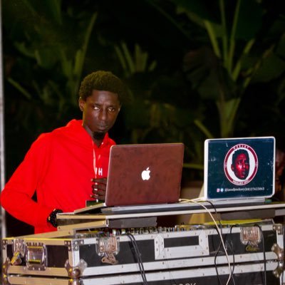 Pro Freelance Dj || Recording & Performing Act || Bookings:- ☎ (+234)8137623065 https://t.co/mWV2K188FA bookdjmekury@gmail.com || @RemoStarsSc fan