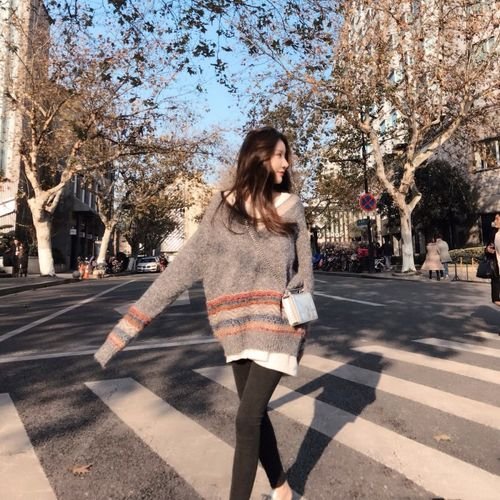 Follow me, maybe it's the beginning of our fate, we can talk