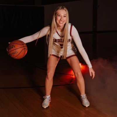 meganricke's profile picture. wchs ’24                                                     https://t.co/6AAhDIjo54