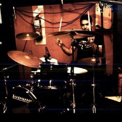 musico/diseñador grafico/baterista