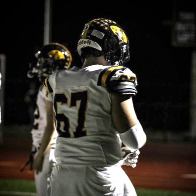 Andover Highschool〡6'1 260 | DT & Center〡2024〡Football/Shot put〡Cell: 978-269-4217〡 Email: abelcarter07@gmail.com