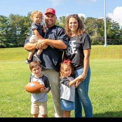 HFC @UCBraves
Coach & JLC Owner
Husband to Audrey Elizabeth - Dad to Paycen, Maxwell ,& Haze- Class 02' UCHS- Class 07' USI -Football Twitter @UCbraves