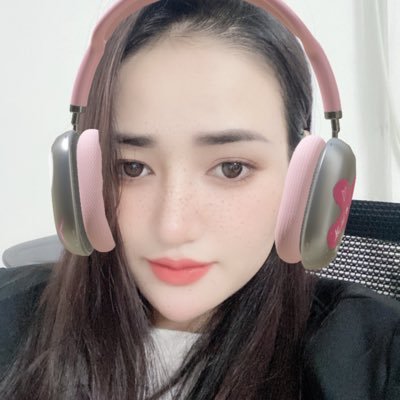 MissQ1996's profile picture. Alone
