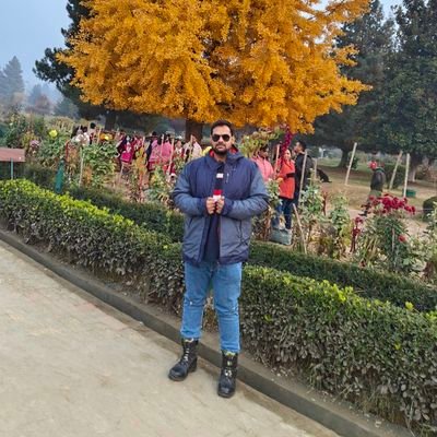 विजयी विश्व तिरंगा प्यारा,झंडा ऊंचा रहे हमारा।🇮🇳