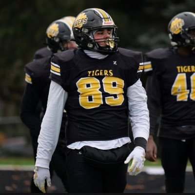 DT/RG/FB | C/O 24🇨🇦25🇺🇸 | 6’2 1/2 | 250 | OFSAA CHAMP |2x ALL-CITY DT | orellanadiego205@gmail.com