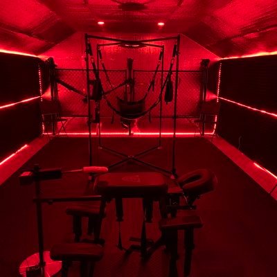 A @RioAndJack studio and piggy play place 🐷 Studio time is now available for content creators! Visit our website or DM for details.
