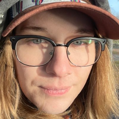 Vallllllll7's profile picture. 25 years of stupidity under her belt