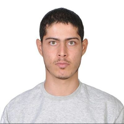 بنده بازرگان وعاشق زندگی با نیکان وخواندنی وصد البته سیاستمدارانم