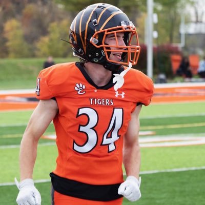 EHS class of 2025 | EHS football/track | 5’10 | 3.8 GPA | phone # (618-218-4177) | Email jwahl07@icloud.com