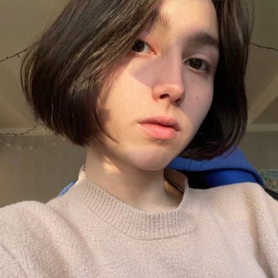 Hi there,I'm Emilia🥰I love to explore my sexuality and showing off my body makes me feel confident 💮