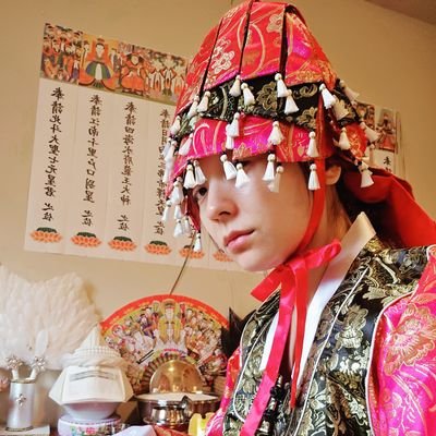 War Cutter Mudang | Officiated Korean shaman | 🏳️‍🌈 | dx AuDHD | divination, ritual, talisman, ceremony available by appointment.