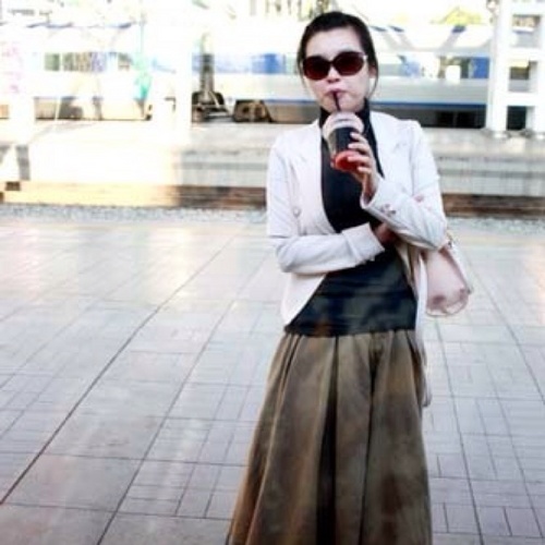 dalcomchic's profile picture. 장래희망-욕쟁이할머니/ 통기타 /엄마는 무속인 / 맞팔X 시끄러운여자임~남비근성 다분