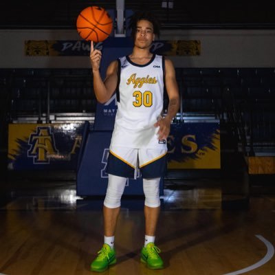 ATH: 5’11 PG/SG Class of ‘23’ St. Thomas More Instagram: too__swift - 860-778-0156