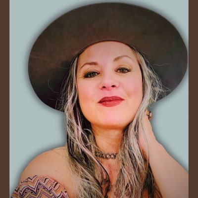 Canadian singer songwriter, road warrior, voice-in-demand, solo mom, frequent re-inventor of self. https://t.co/whjmD8zKlu