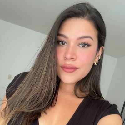 andreagelvesc's profile picture. Politóloga ✨ 

@Uniandes
