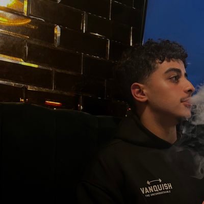 MrProsperityy's profile picture. 20, documenting my journey as a setter.