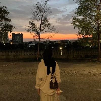 qeenroslan_'s profile picture. finally married to the loml💍