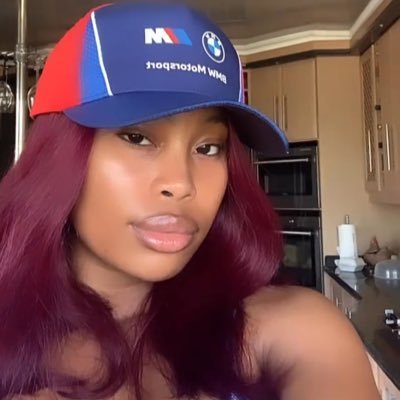 BongiMthethwa_'s profile picture. I love my greens🍃 || Proud plant mom🪴|| Angiyena uBigger person🫤|| 5ft8 ||https://t.co/KTmrAtCJql