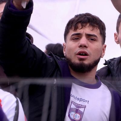 Hincha de Defensor Sporting, boxeador y estudiante de comunicación.
Radio en @LosTraposDeBob