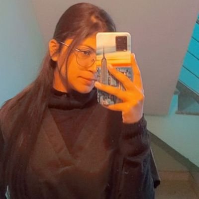 itanisha_27's profile picture. 