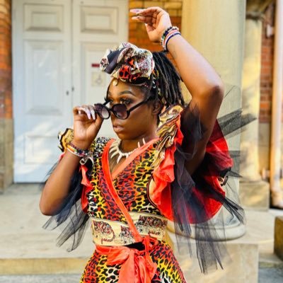 SANGOMA - DIVINER | 👑 T.V. PRESENTER @Moja_Beat on @MojaLoveTV @Dstv Channel 157🎥 | LGBTIQA 🏳️‍🌈 | Activist of Self 👊🏾 | #MG200Young 2019