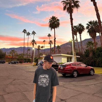 GlossierTwink's profile picture. 