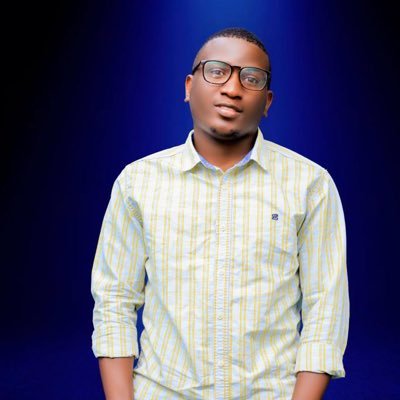 computer graphics && digital marketing expert. && football fans