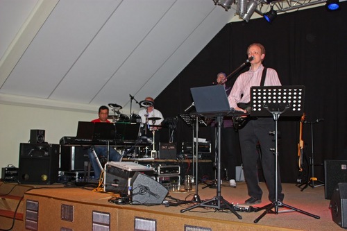 CourageBand's profile picture. Al 44 jaar Radicaal in Boodschap en Stevig in Muziek