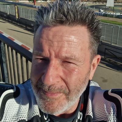 Chilled, single young @ heart  63yo nobody in rural Shropshire talking shit with the world, NUFC and Redskins fan Ducati Monster 1200s and ZX6R big C survivor..