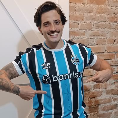 Bem vindos ao manicômio!
Grêmio é minha loucura e minha paixão, futebol acima da razão.
Economista frustrado e investidor de criptomoedas.