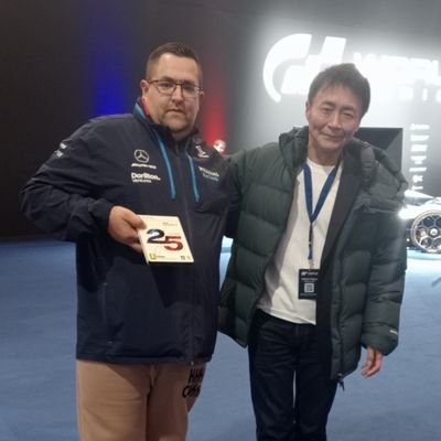 -fundador y jefe de equipo de Hispania Racing Team en gran Turismo.
- fanático de Fernando Alonso.