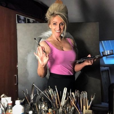Artist 🧑🎨 & Art 🖼 teacher American based Available for paintings DM IG: Lucycia_1 Email:lucyeliza958@gmail.com old twitter got hacked