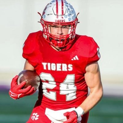 #COMMITTED- Glen Rose Tigers • Football • 6’0 • 225 lbs• LB•TE • Team Captain • #24 | 2 year 4A State Semi Finalist - Baseball • Catcher • Class of 2024.