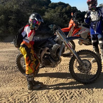 _cMaharh's profile picture. muted emotions