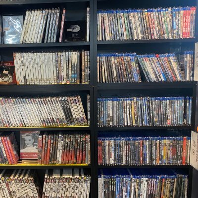 営業時間：平日は12:00〜20:30/土日12:00〜20:30 取扱商品：コンビニコミック/一般DVD/イメージDVD/アダルトDVD/ ジュニアアイドル/同人AV