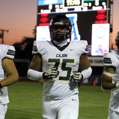 6'4 290 lb OT Cajon HS 3.86 GPA C/O:2025 HC:Nick Rogers
2x 1st team all-league 1st team Inland Empire
 https://t.co/0ZlabJBkVp