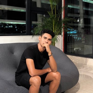 📷+⚽️+🎓+🎵+☕=👦🏽