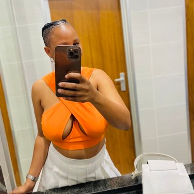 im a construction woman 🚧🚧🥾🥾🛠🇧🇼 IG @lesego_tiro