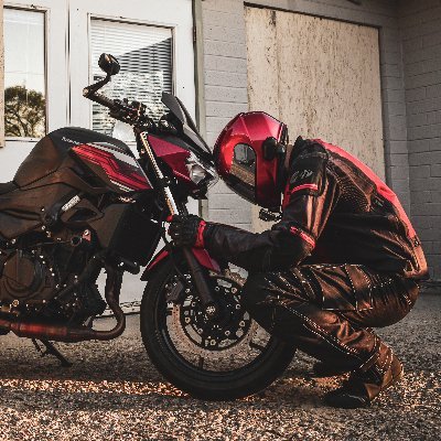 🏍️ 2019 Kawasaki Z400
💀 Horror Movie Addict
🎮 Part-Time Gamer
🧪 Science Nerd
👣 Love Feet

Enjoy doing what you want. You live once and then it's over...